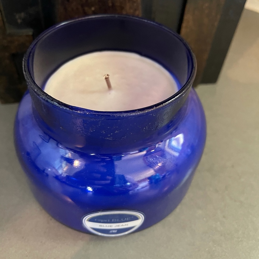 Brand New Capri Blue “Blue Jean” 19oz Candle - Picture 3 of 3
